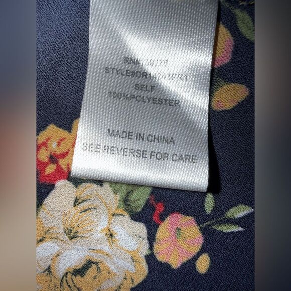 DR2 Navy Floral V-Neck Short Sleeve Blouse Large #724 - Picture 7 of 7